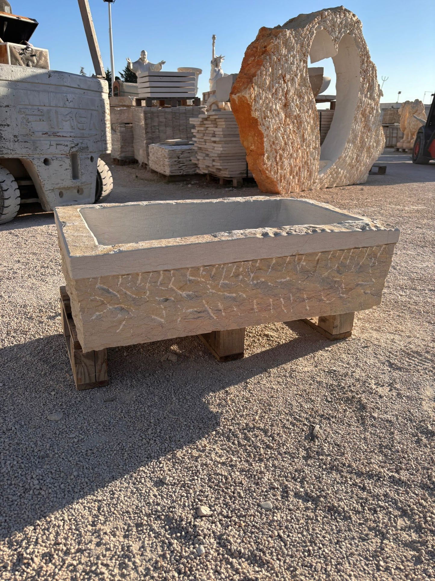 Lavandino in pietra modello Vittoria